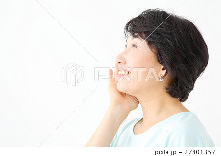 ミドル女性 横顔 の写真素材