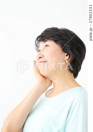 ミドル女性 横顔 の写真素材