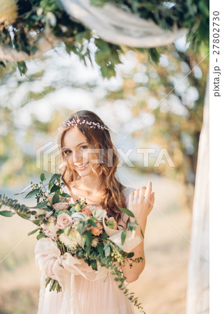 bride with bouquet of flowers 27802730