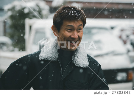 middle-aged and older person middle-aged and older person 27802842