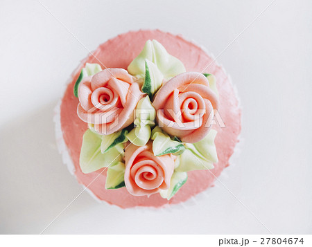 Cup cake dessert with Rose Sugar frosting decorate 27804674