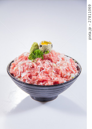 minced tuna belly sashimi rice 27811069