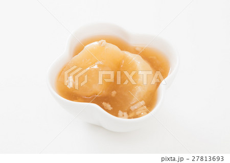 大根の煮物　白バック 27813693