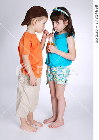little boy and girl drinking juice 27814699