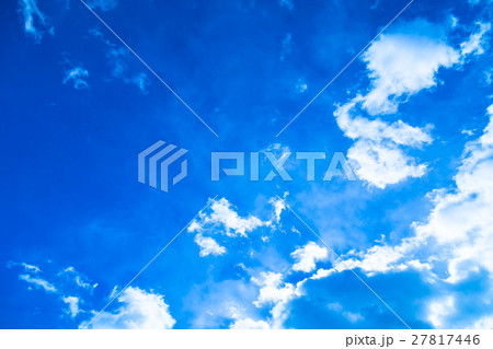 空　雲　青い空　白い雲　合成用背景素材　写真素材　コピースペース　文字入れスペース 27817446