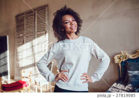 Beautiful African girl dressed in blank sweatshirt 27819085