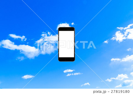 スマホ合成　空　雲　青い空　白い雲　合成用背景素材　写真素材　コピースペース　文字入れスペース 27819180
