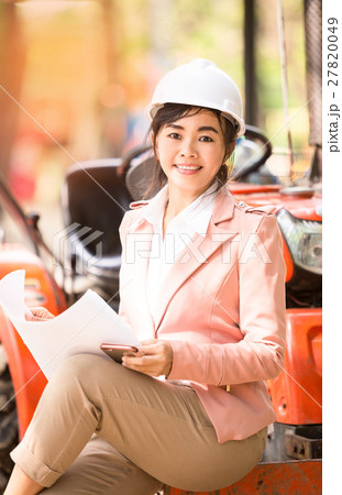 executive Asian engineer woman 27820049