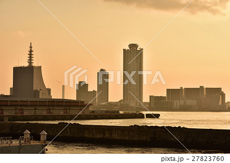 夕暮れの大阪港 27823760