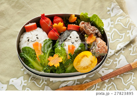 Lunch box of hinamatsuri motif 27823895