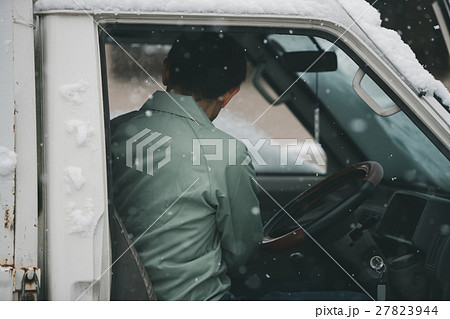 middle-aged and older person 27823944