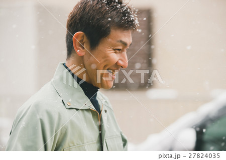 middle-aged and older person 27824035