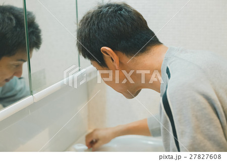 middle-aged and older person 27827608