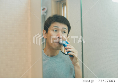 middle-aged and older person middle-aged and older person 27827663