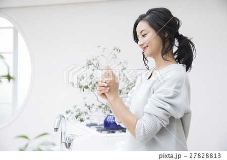 ミドル女性 ミドル女性 27828813