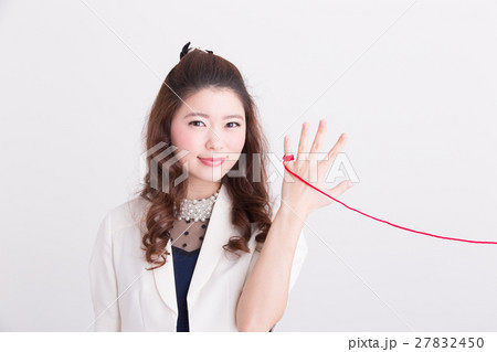 赤い糸・女性(白バック) 赤い糸・女性(白バック) 27832450