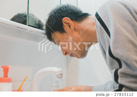 middle-aged and older person middle-aged and older person 27833112