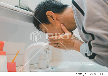 middle-aged and older person middle-aged and older person 27833115