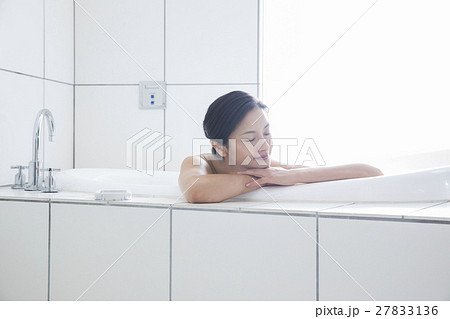 ミドル女性 27833136