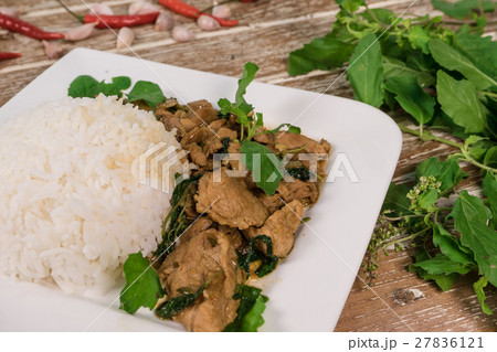 Thai stir-fried pork 27836121