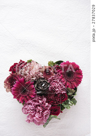 フラワーバレンタインギフトアレンジ 27837029