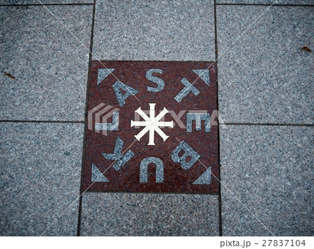 ヴィリニュス　奇蹟の敷石 27837104