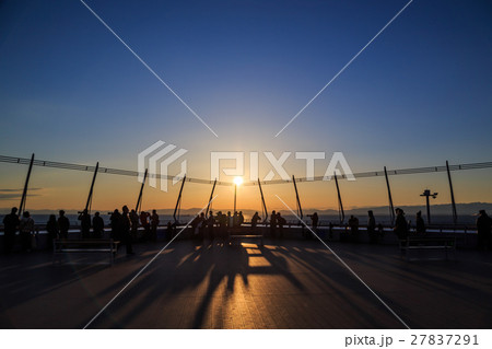 スカイデッキから眺める夕日 スカイデッキから眺める夕日 27837291