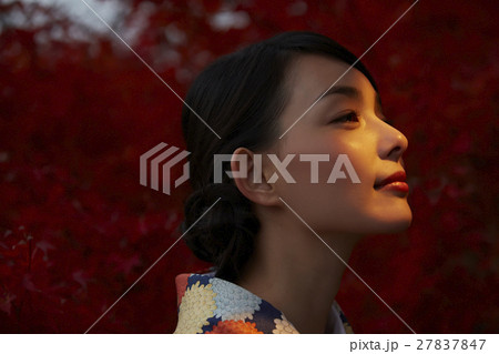 紅葉と着物の女性 ポートレート 紅葉と着物の女性 ポートレート 27837847