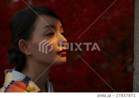 紅葉と着物の女性 ポートレート 紅葉と着物の女性 ポートレート 27837871