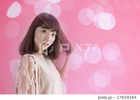 セミロングヘアの若い女性 CG 合成 セミロングヘアの若い女性 CG 合成 27839264