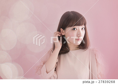 セミロングヘアの若い女性 CG 合成 セミロングヘアの若い女性 CG 合成 27839268