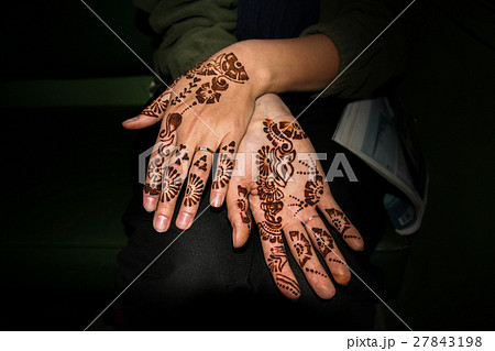 Hand painted with henna Hand painted with henna 27843198