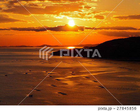 播磨灘の夕暮れ　夕日　日の入り　夕焼け 27845856