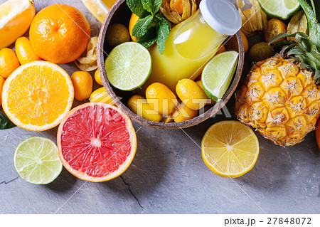 Variety of citrus fruits 27848072