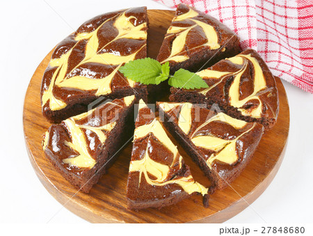 chocolate cake with cheese 27848680