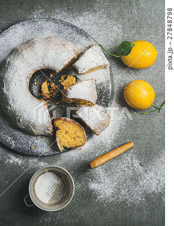 Homemade gluten-free lemon bundt cake with sugar Homemade gluten-free lemon bundt cake with sugar 27848798