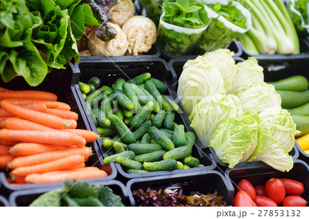 Fresh organic vegetables at farmers market 27853132
