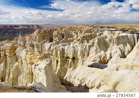 Stunning sandstone hoodoos in Coal Mine Canyon Stunning sandstone hoodoos in Coal Mine Canyon 27854567