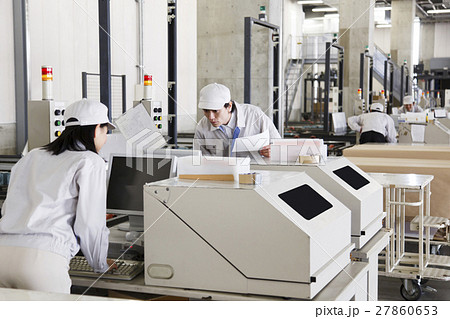 工場 製造 製作 作業員 製造業 ビジネス 技術者 製造ライン 工業の写真素材