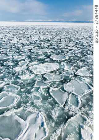 オホーツク海　網走沖の流氷 27864449