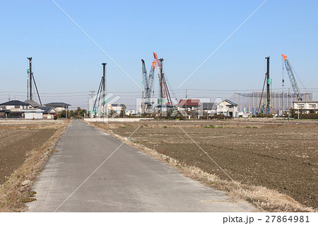 大規模倉庫の建設現場 大規模倉庫の建設現場 27864981