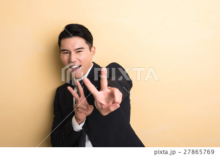 man give you a gesture of victory 27865769