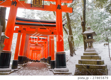 雪の伏見稲荷大社 27865879