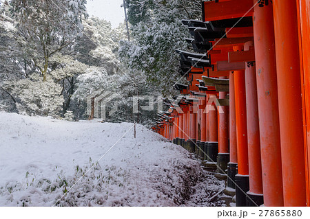 雪の伏見稲荷大社 27865880