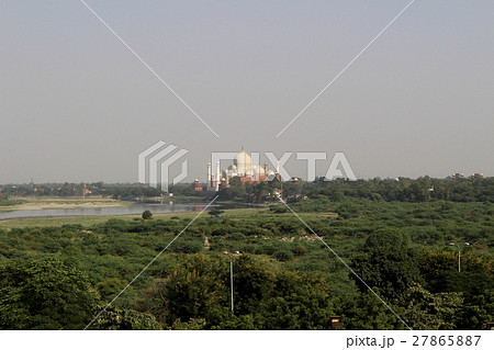 世界遺産　アグラ城から見たタージ・マハル　インド　アグラ 27865887