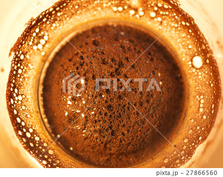 サイフォンコーヒーの魅力6　ロートに残ったコーヒー豆 27866560