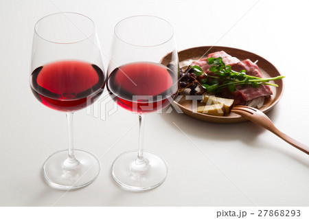 赤ワインとオードブル 27868293