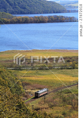 塘路湖の秋と列車 27872018