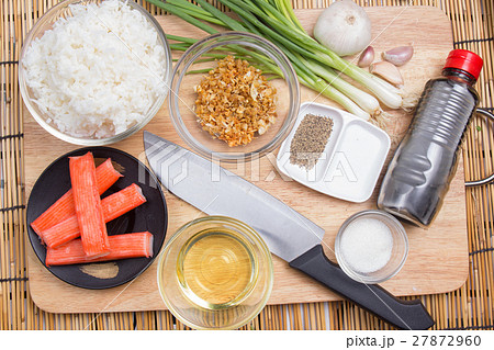 Ingredient of garlic fried rice 27872960