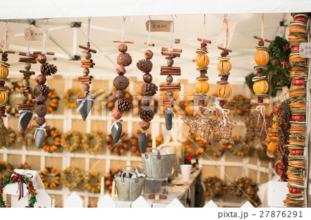Dried oranges, cinnamon sticks garlands 27876291